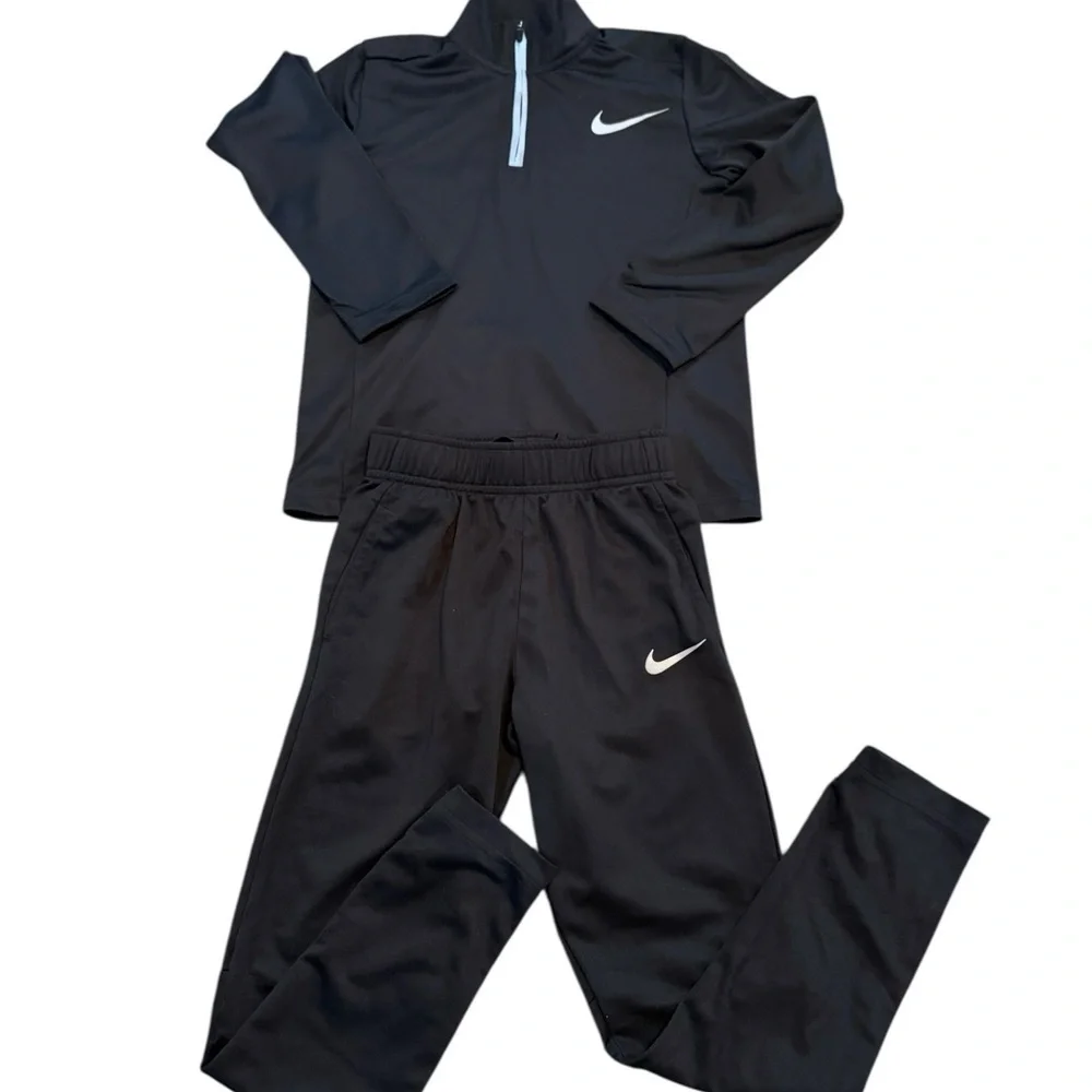 Girls Nike Dri fit long sleeve top & joggers. Both are XS EUC